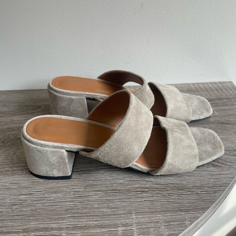 FRAU ITALY light taupe suede sandals